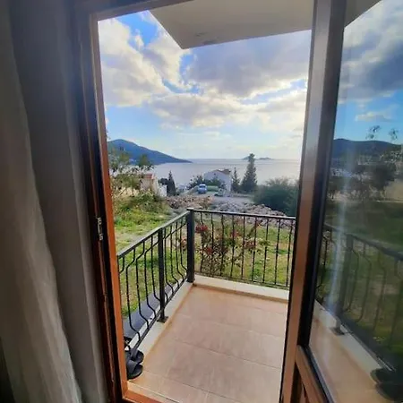 In The Center Of Kalkan, 350 Meters From The Sea Merkezde Denize 350 Metre カルカン